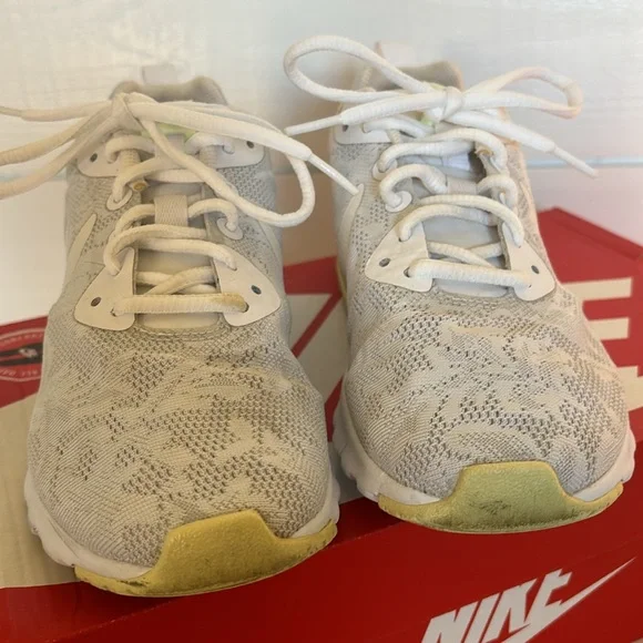 Lace Nike Air Max Shoes 🤍 - Picture 8 of 8